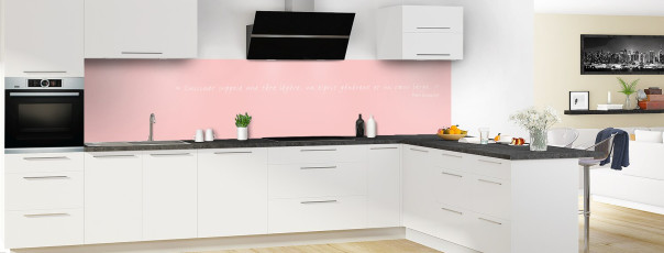 Crédence de cuisine TEXTE5B couleur Rose Poudre panoramique en perspective