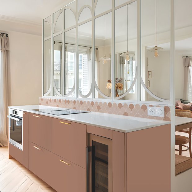 Verrière alu blanc Pixpano & crédence format frise. Collection Découpe Spéciale