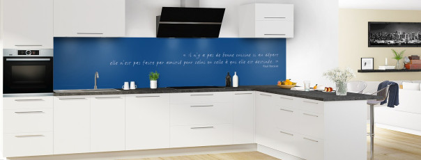 Crédence de cuisine TEXTE3B couleur Classic blue panoramique en perspective