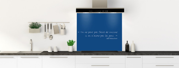 Crédence de cuisine TEXTE2B couleur Classic blue fond de hotte