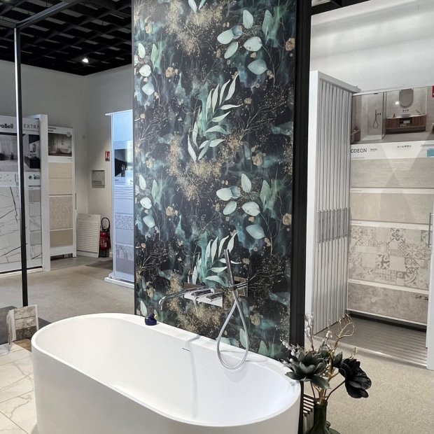 Panneau de bain Pixpano Collection Nature avec décor de feuilles vertes et touches dorées sur fond
