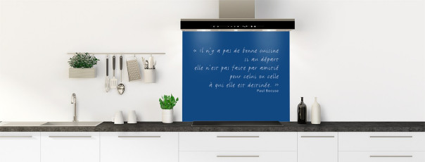 Crédence de cuisine TEXTE3B couleur Classic blue fond de hotte