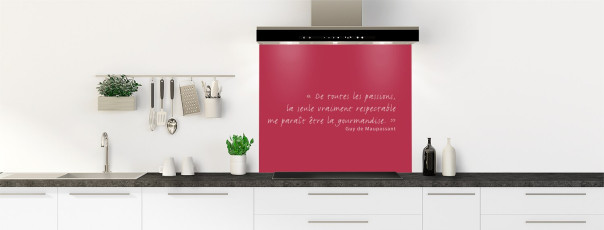 Crédence de cuisine TEXTE4B couleur Grenadine fond de hotte